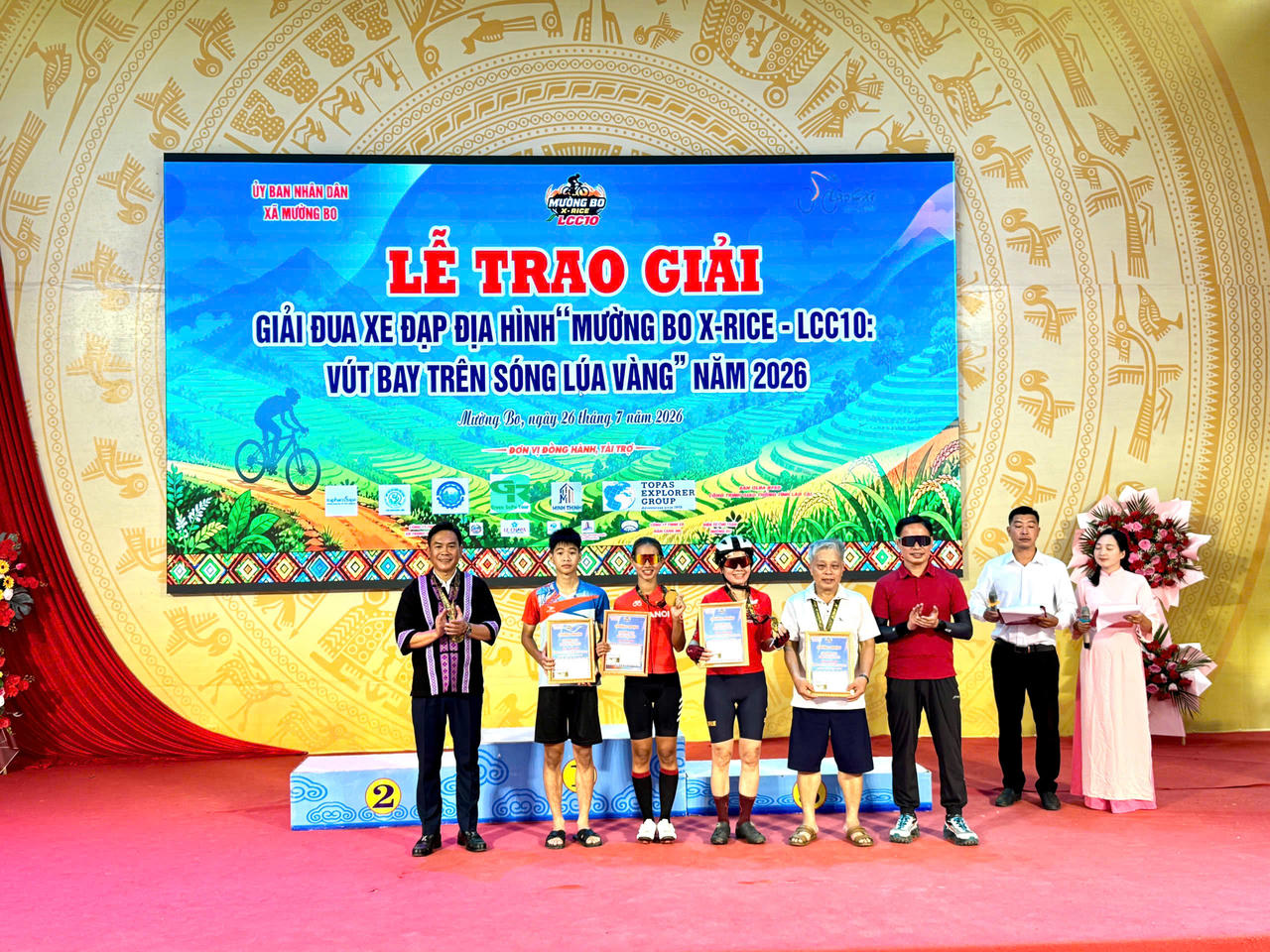 Gay cấn Giải đua xe đạp địa hình 'Vút bay trên sóng lúa vàng' ở Mường Bo