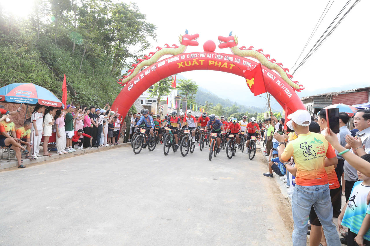 Giải đấu năm nay quy tụ gần 200 vận động viên thuộc 16 câu lạc bộ và đoàn xe đạp địa hình đến từ nhiều tỉnh, thành phố trên cả nước. (Ảnh: Nguyễn Hải).