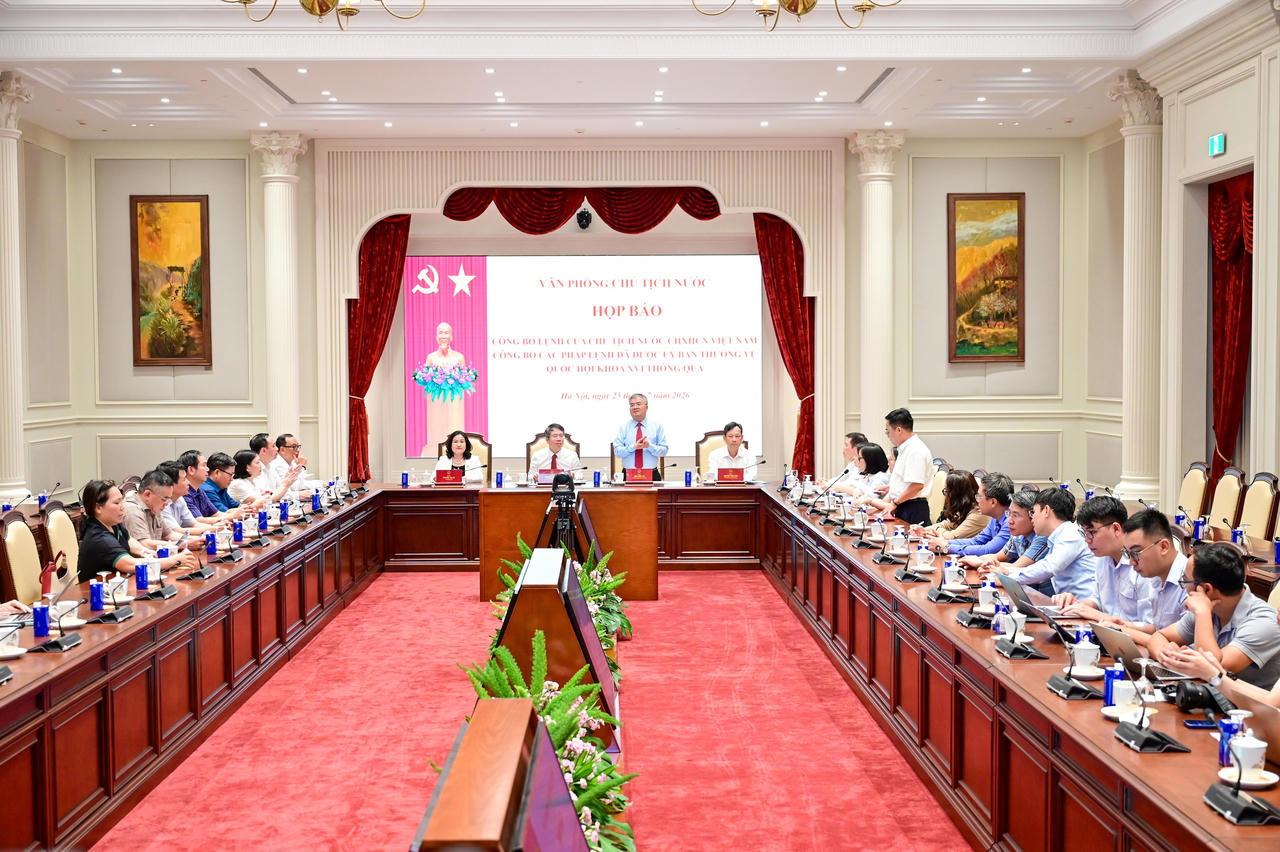 Phó Chủ nhiệm Văn phòng Chủ tịch nước Cấn Đình Tài chủ trì họp báo