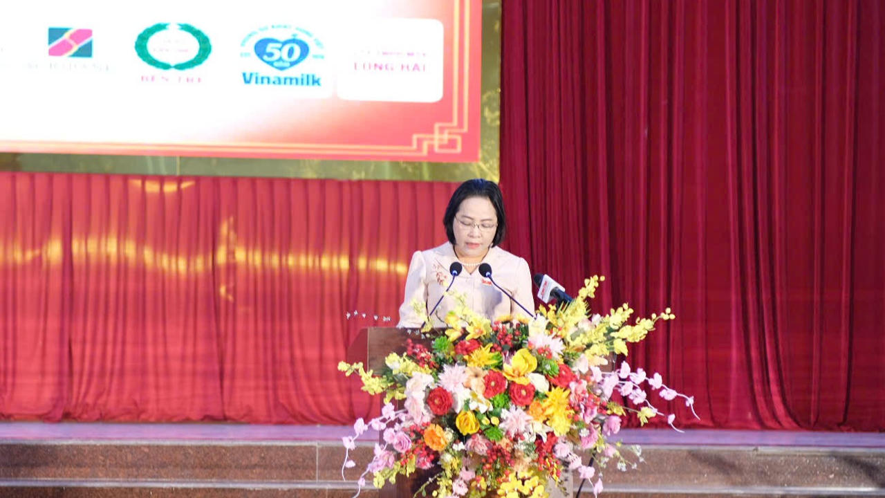 Bà Nguyễn Thị Thanh - Ủy viên Trung ương Đảng, Phó Chủ tịch Quốc hội phát biểu. Ảnh: Phương Thảo