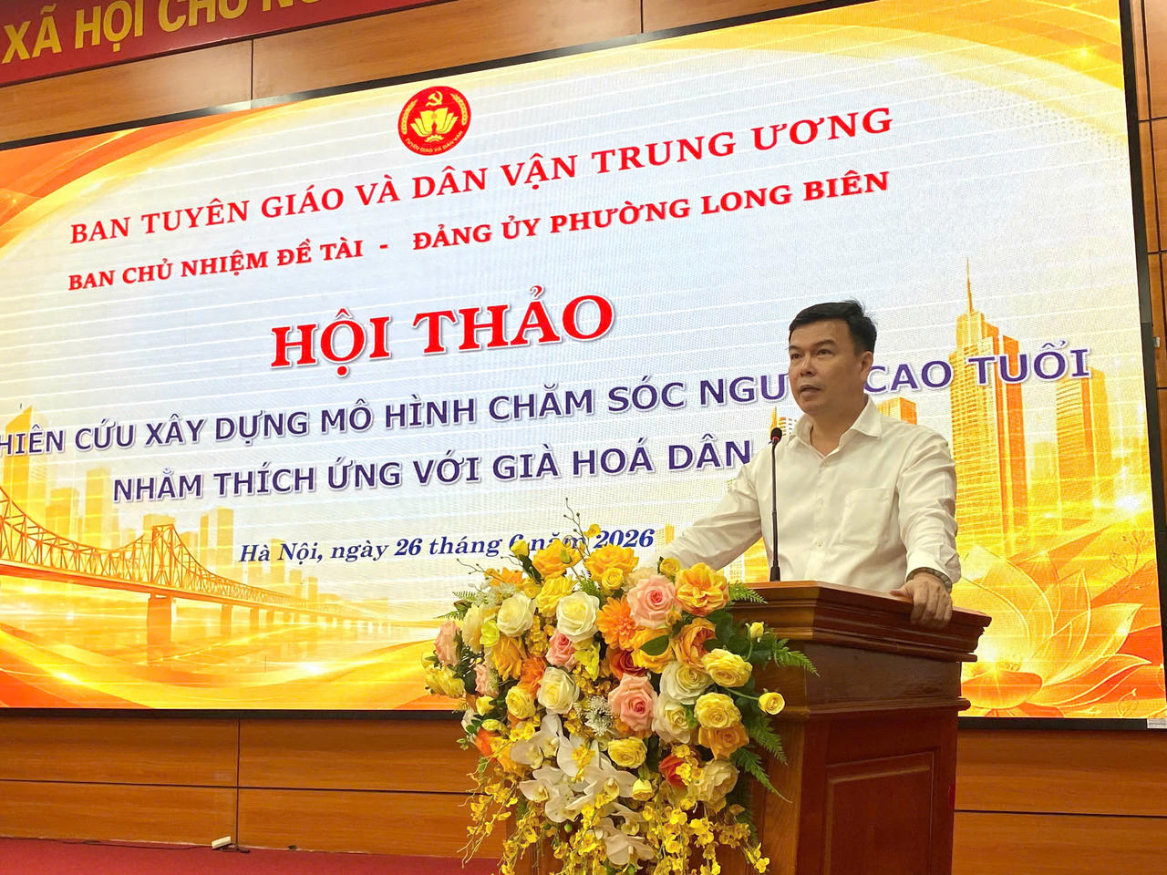 Ông Vũ Hồng Huy - Phó Vụ trưởng Vụ Y tế và Thể thao (Ban Tuyên giáo và Dân vận Trung ương) phát biểu tại Hội thảo. (Ảnh: PV)