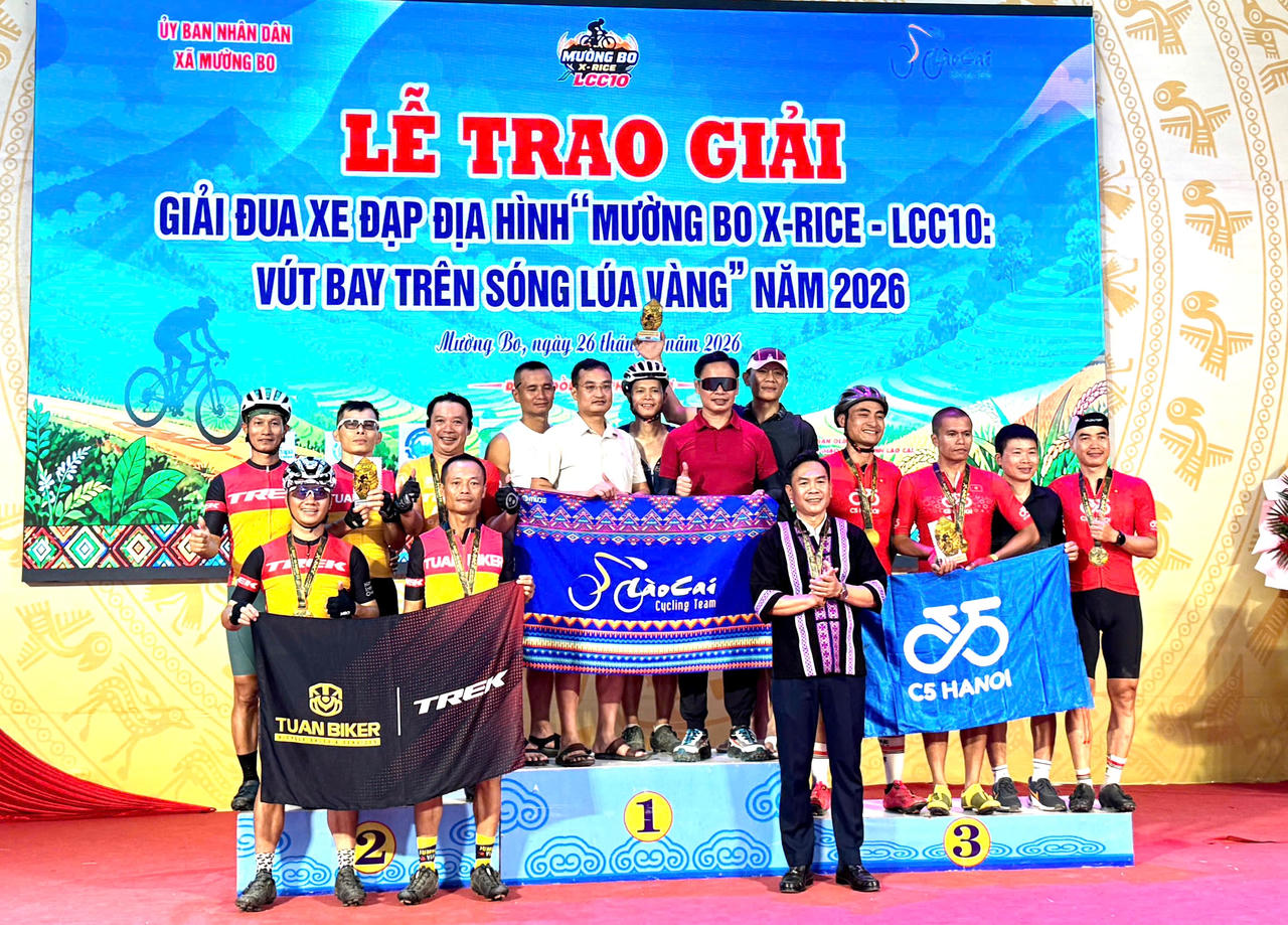 Gay cấn Giải đua xe đạp địa hình 'Vút bay trên sóng lúa vàng' ở Mường Bo