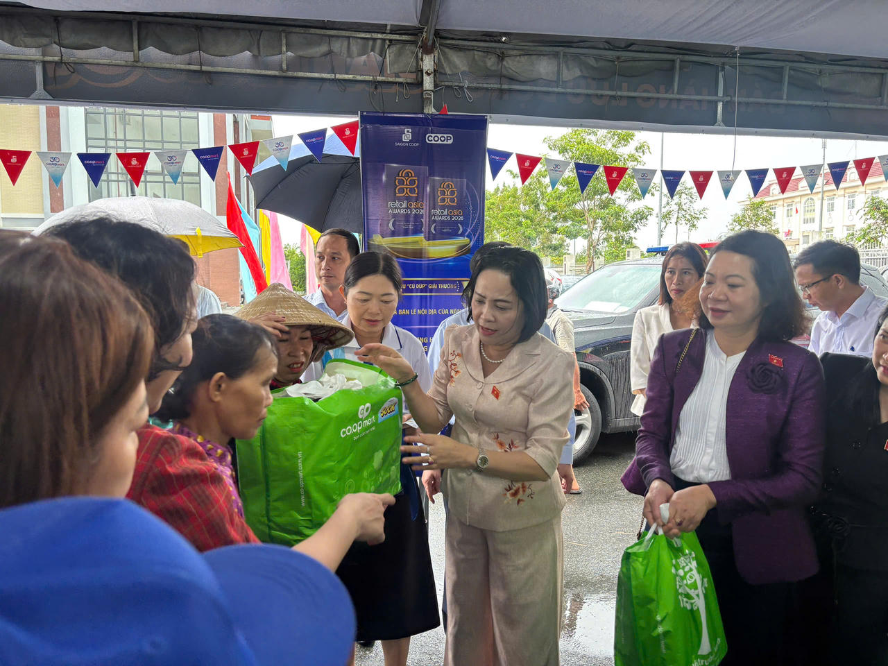 Saigon Co.op tổ chức 'Phiên chợ 0 đồng' tại Cần Thơ lan tỏa nghĩa tình kỷ niệm 79 năm Ngày Thương binh Liệt sĩ