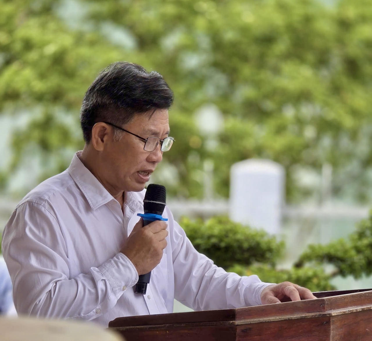 Ông Lê Xuân Phong - Phó Bí thư Đảng ủy, Chủ tịch UBND xã Ngũ Hiệp ôn lại truyền thống vẻ vang của Ngày Thương binh - Liệt sĩ. Ảnh: Thiện Lê