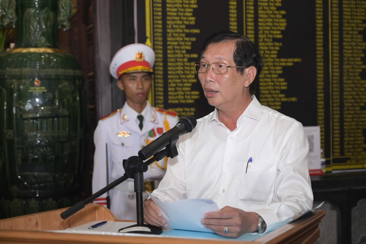 Phó Chủ tịch UBND tỉnh An Giang Lê Văn Phước phát biểu tại buổi lễ. Ảnh: Phương Vũ
