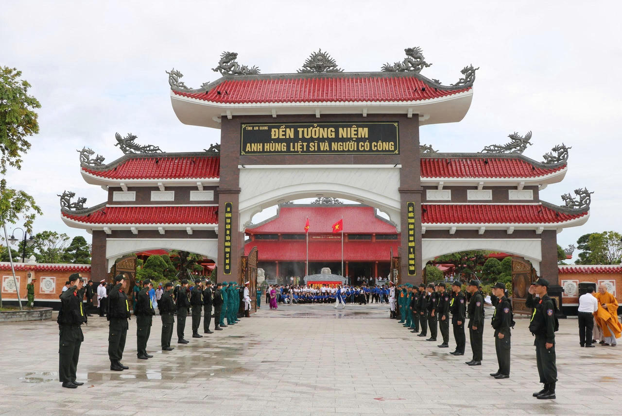 Lực lượng Công an tỉnh bảo đảm an ninh, trật tự Lễ dâng hoa, dâng hương kỷ niệm 79 năm Ngày Thương binh – Liệt sĩ tại Đền tưởng niệm