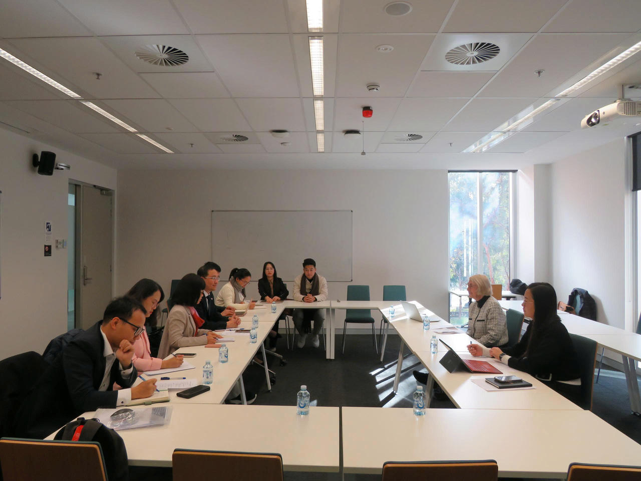 Nghiên cứu, học tập kinh nghiệm về phổ biến, giáo dục pháp luật tại Australia