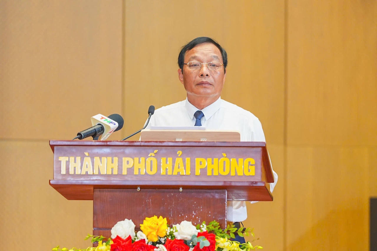 Chủ tịch HĐND TP Hải Phòng Lê Văn Hiệu phát biểu khai mạc Kỳ họp thứ 3. (ảnh ĐT)