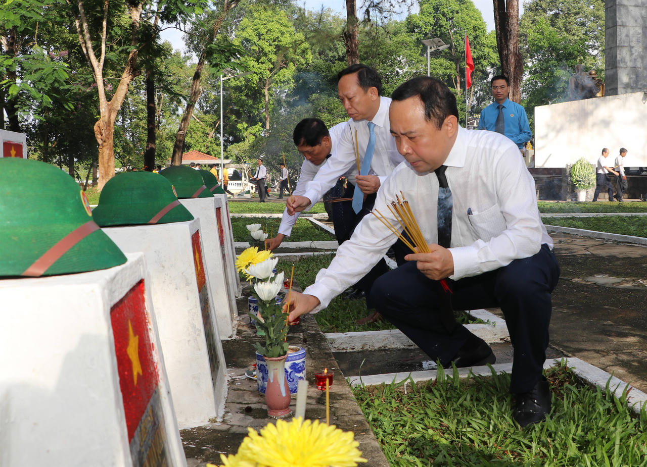 Bộ Khoa học và Công nghệ tổ chức hoạt động về nguồn ở Tây Ninh