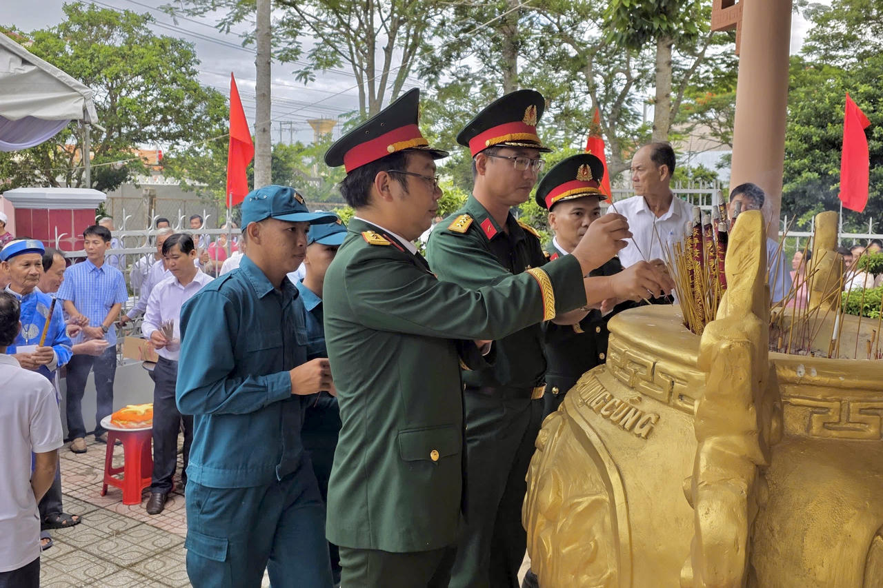  Đồng Tháp đã đồng loạt tổ chức các hoạt động tri ân các Anh hùng liệt sĩ nhân Ngày Thương binh - Liệt sĩ