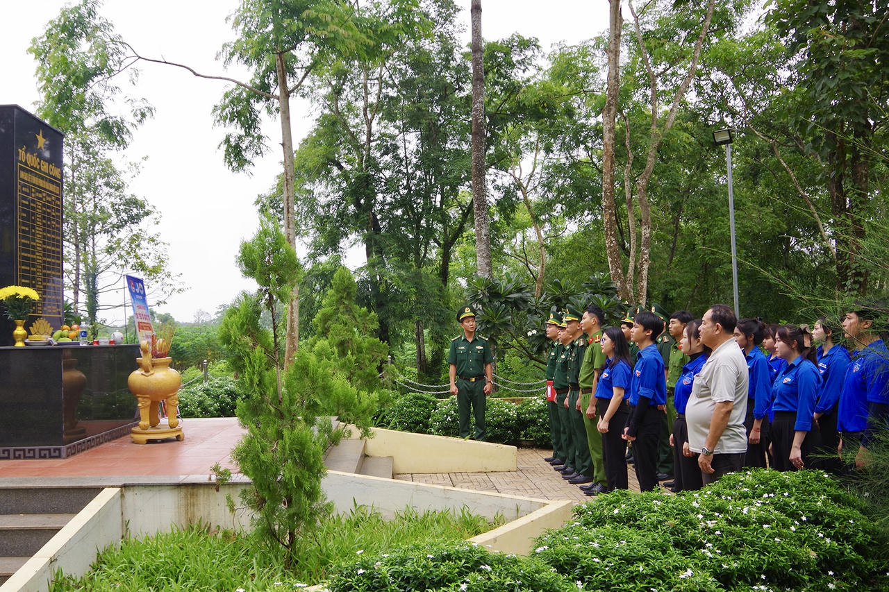 Thắp ngọn lửa tri ân trên tuyến biên giới tỉnh Tây Ninh