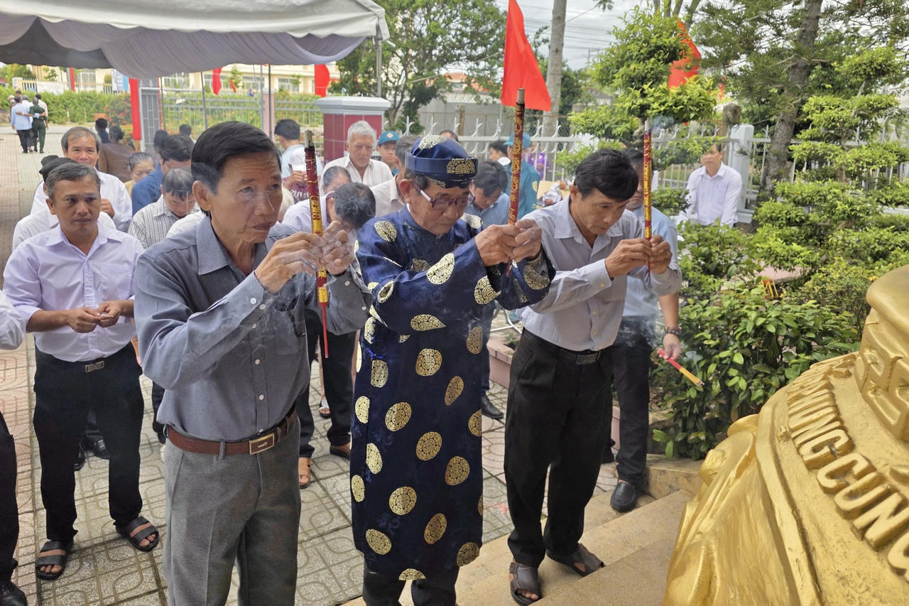  Đồng Tháp đã đồng loạt tổ chức các hoạt động tri ân các Anh hùng liệt sĩ nhân Ngày Thương binh - Liệt sĩ