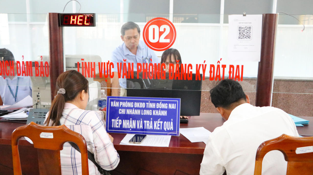 Sau khi vận hành mô hình chính quyền địa phương hai cấp, nhiều quy trình quản lý hành chính cần tiếp tục được chuẩn hóa (Ảnh: Khánh Toàn)