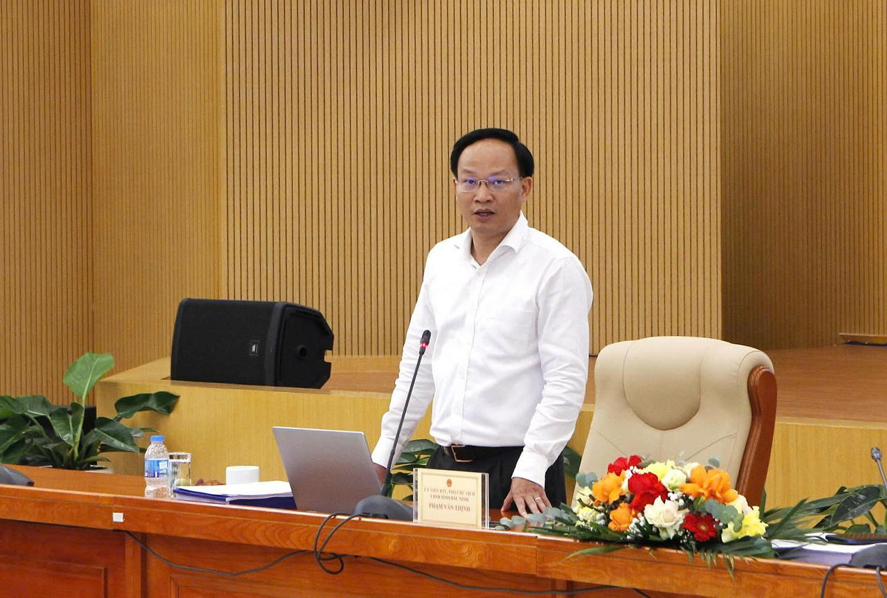 Phó Chủ tịch UBND tỉnh Phạm Văn Thịnh phát biểu tại hội nghị. (Ảnh: Tuấn Anh)