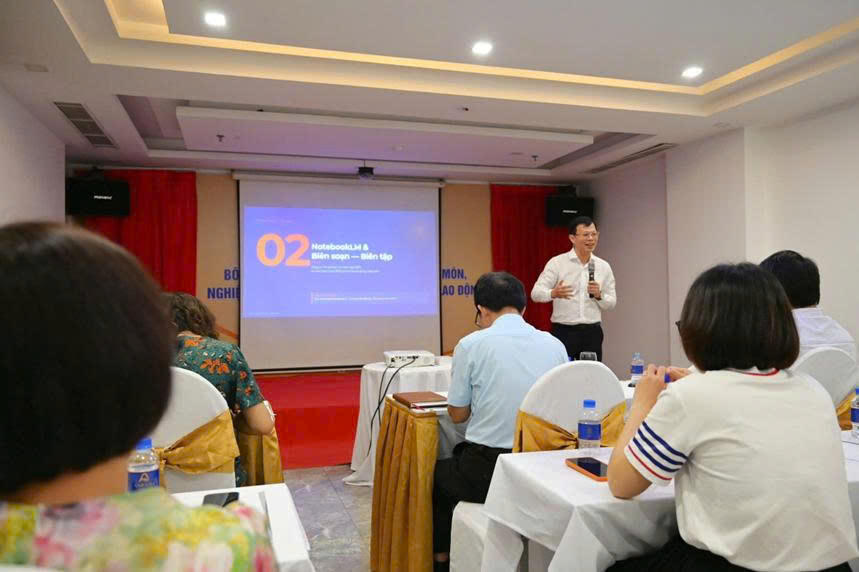 Báo cáo viên trình bày chuyên đề tại Hội nghị. (Ảnh: ĐVCC)