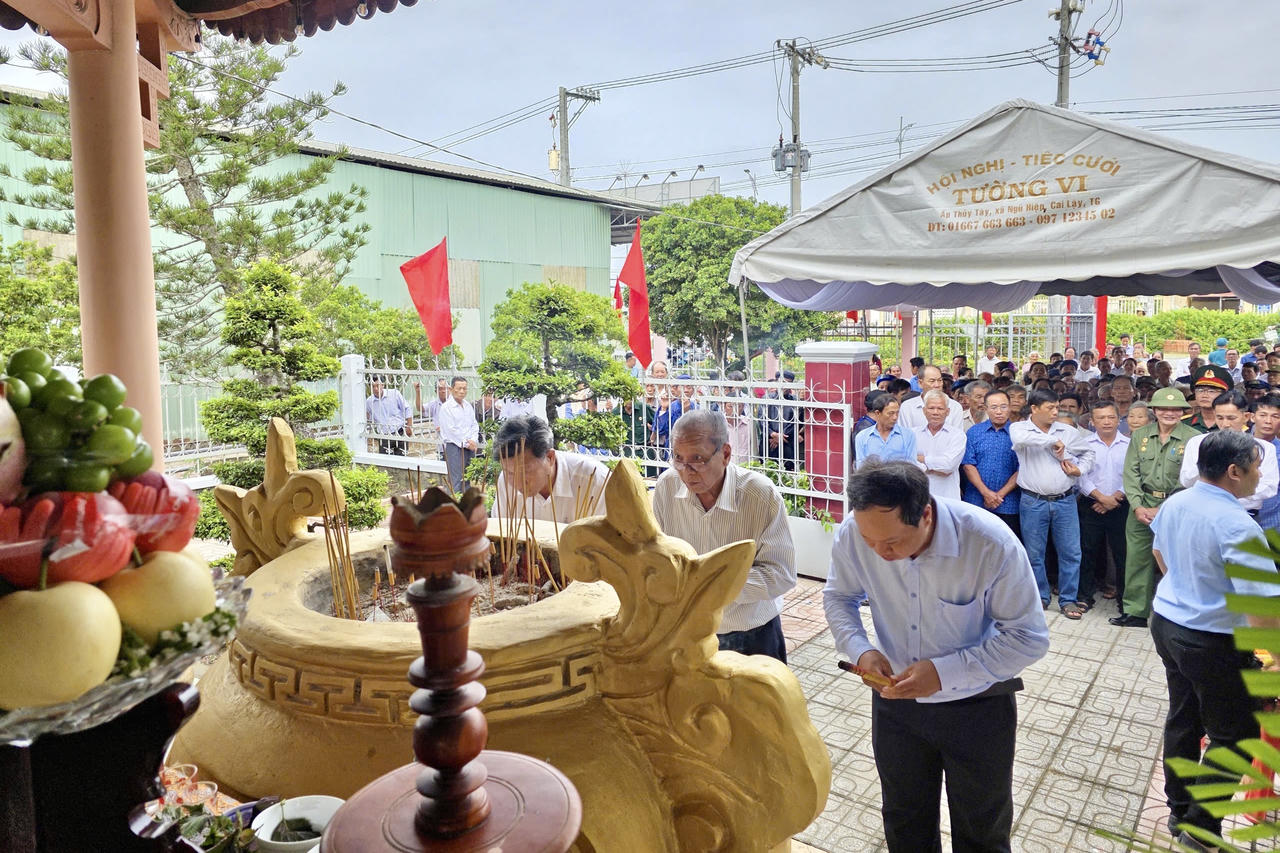  Đồng Tháp đã đồng loạt tổ chức các hoạt động tri ân các Anh hùng liệt sĩ nhân Ngày Thương binh - Liệt sĩ