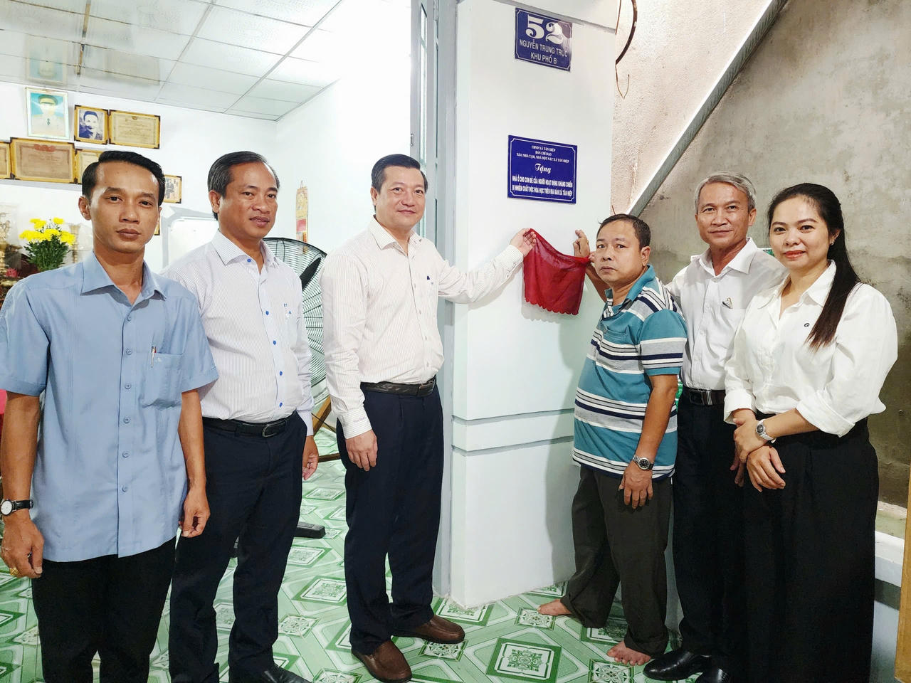 Bàn giao nhà cho con của người hoạt động kháng chiến bị nhiễm chất độc hóa học