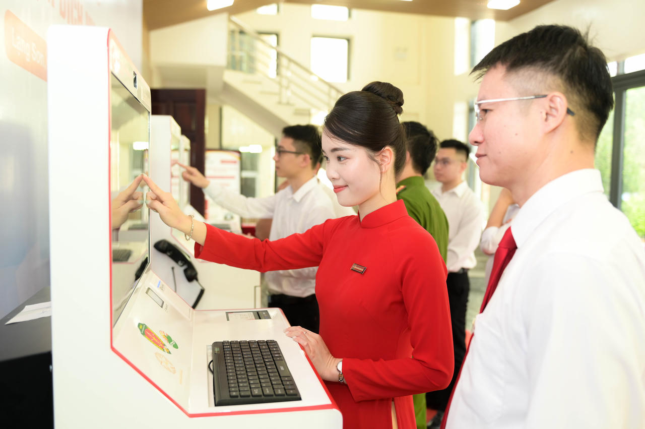 Trạm dịch vụ công số được thực hiện trước tiên ở 10 xã phường của Lạng Sơn là Lương Văn Tri, Đông Kinh, Tam Thanh, Kỳ Lừa, Chi Lăng, Hữu Lũng, Lộc Bình, Na Sầm, Thất Khê, Bắc Sơn.