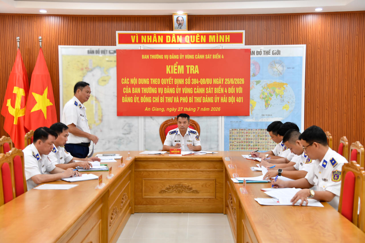 Ban Thường vụ Đảng ủy Vùng Cảnh sát biển 4 kiểm tra Đảng ủy Hải đội 401