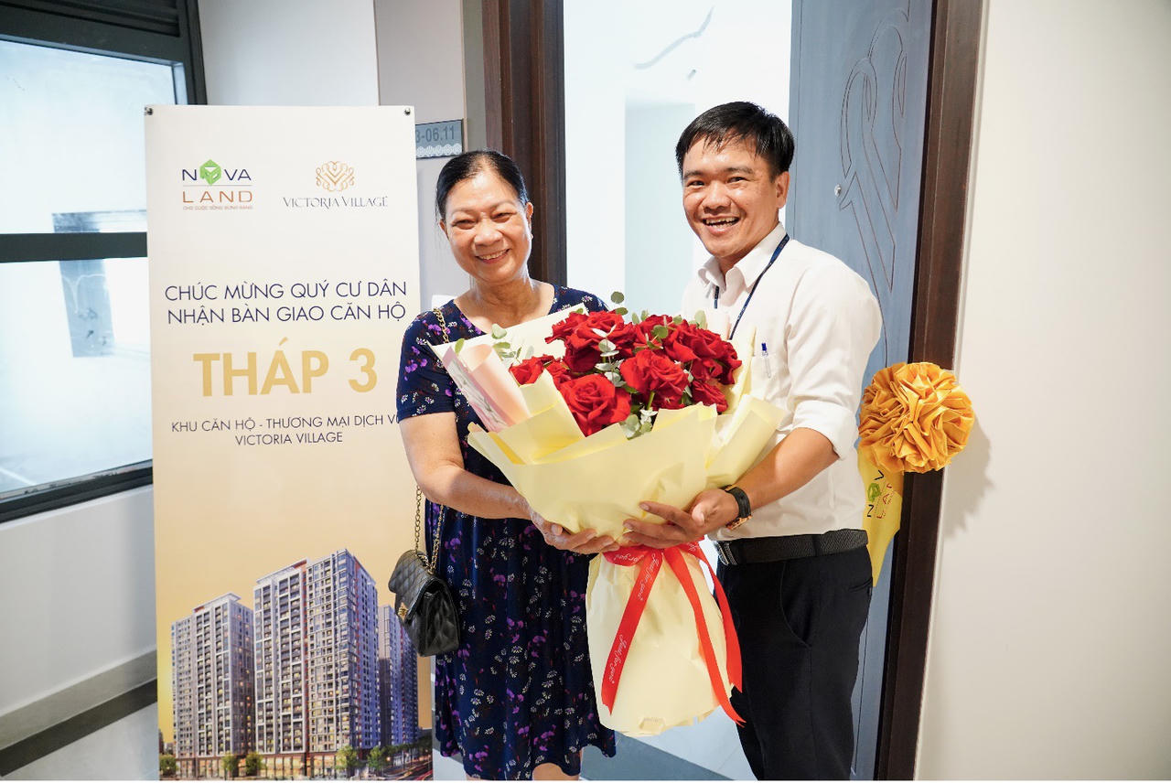 Bà Nguyễn Kim Hương bày tỏ sự hài lòng với không gian sống và chất lượng căn hộ.