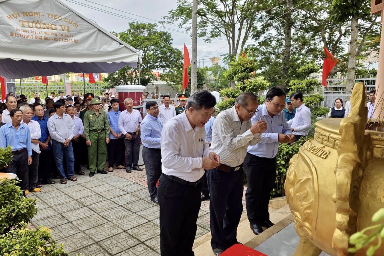  Đồng Tháp đã đồng loạt tổ chức các hoạt động tri ân các Anh hùng liệt sĩ nhân Ngày Thương binh - Liệt sĩ