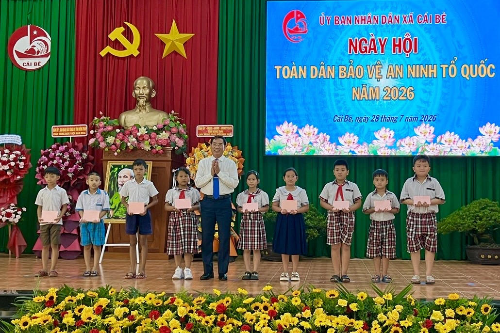 Bí thư Tỉnh ủy Đồng Tháp dự Ngày hội Toàn dân bảo vệ an ninh Tổ quốc xã Cái Bè