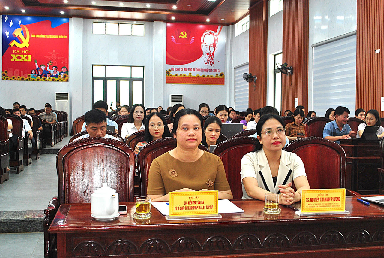 Các đại biểu dự hội nghị tập huấn.