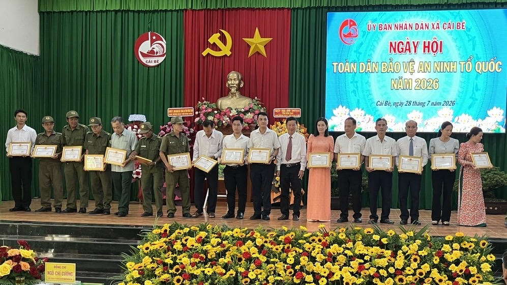 Bí thư Tỉnh ủy Đồng Tháp dự Ngày hội Toàn dân bảo vệ an ninh Tổ quốc xã Cái Bè