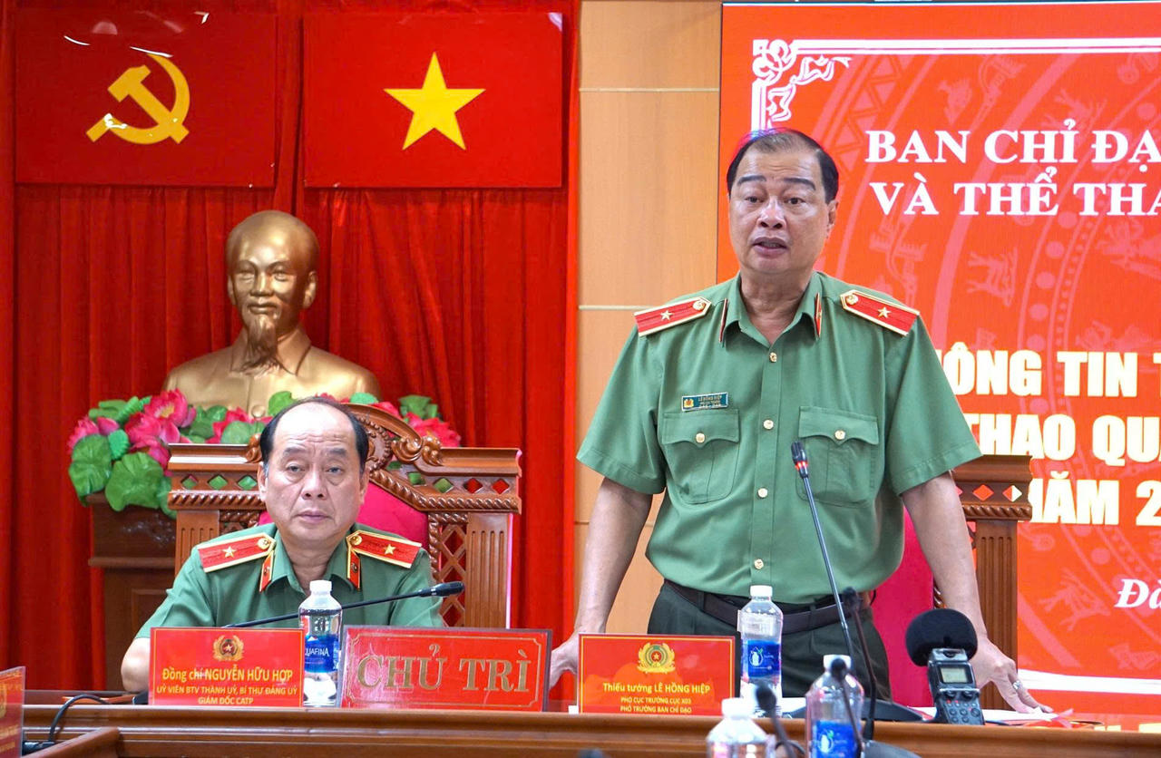 Thiếu tướng Lê Hồng Hiệp, Phó Cục trưởng Cục Công tác chính trị, phát biểu thông tin về quy mô kỷ lục của Hội thao CAND 2026 (ảnh Vân Anh)
