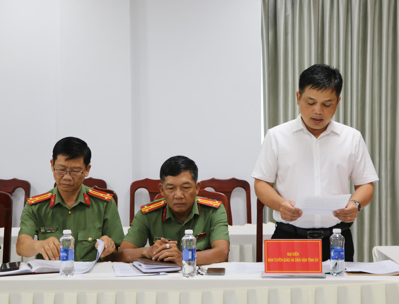Ông Nguyễn Hữu Ngọc, Phó Trưởng Ban Tuyên giáo và Dân vận Tỉnh ủy phát biểu tại hội nghị ký kết. Ảnh: Tiến Dũng