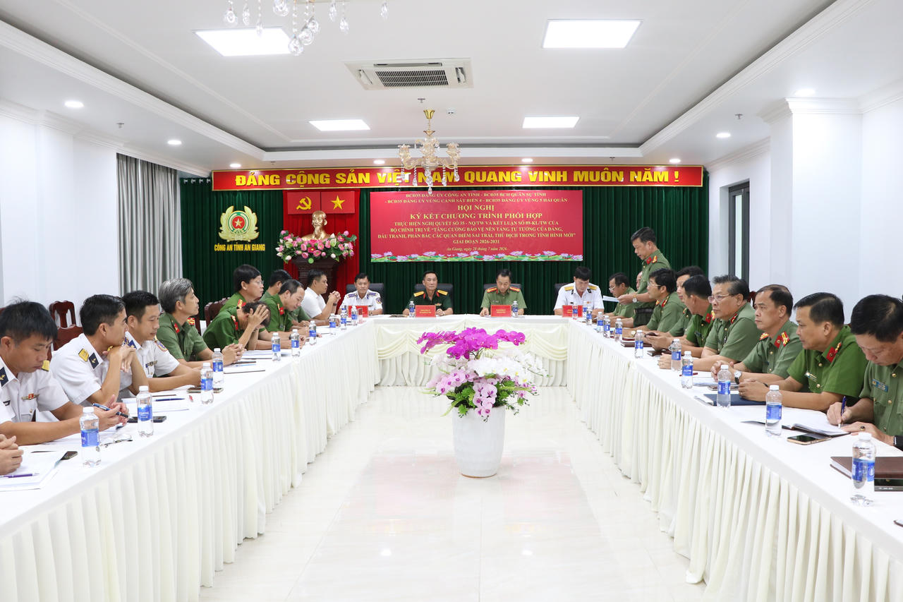 Toàn cảnh hội nghị ký kết. Ảnh: Tiến Dũng
