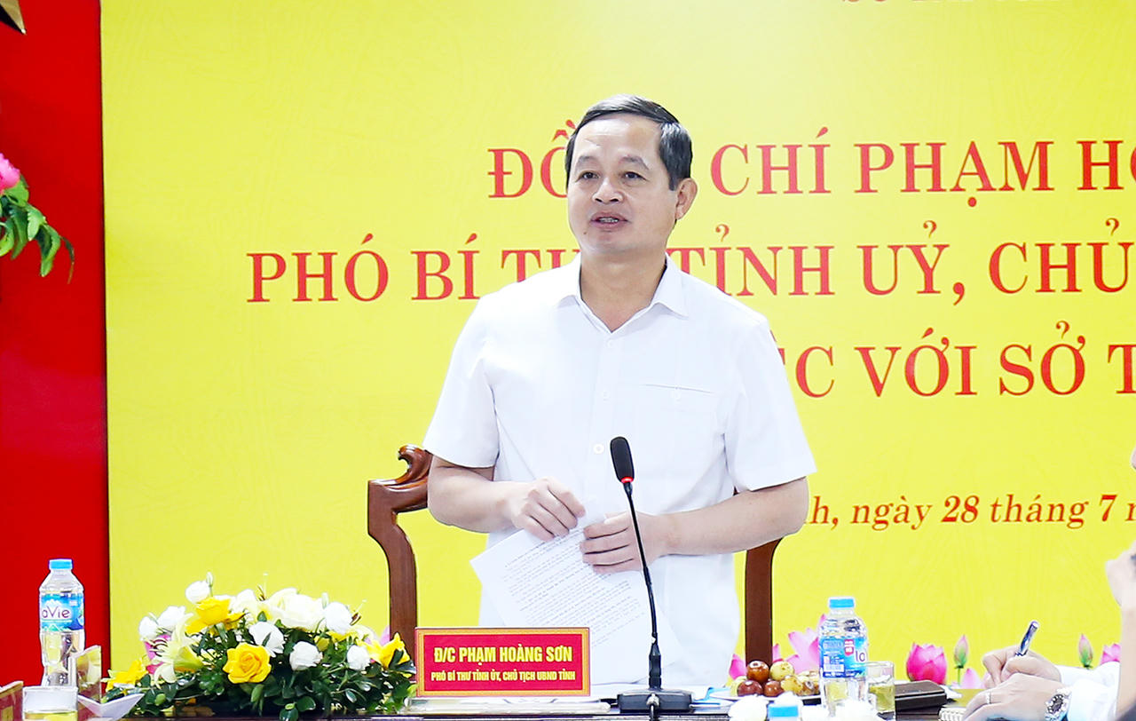Ông Phạm Hoàng Sơn, Chủ tịch UBND tỉnh phát biểu chỉ đạo tại buổi làm việc.(Ảnh:Cổng thông tin điện tử tỉnh Bắc Ninh)