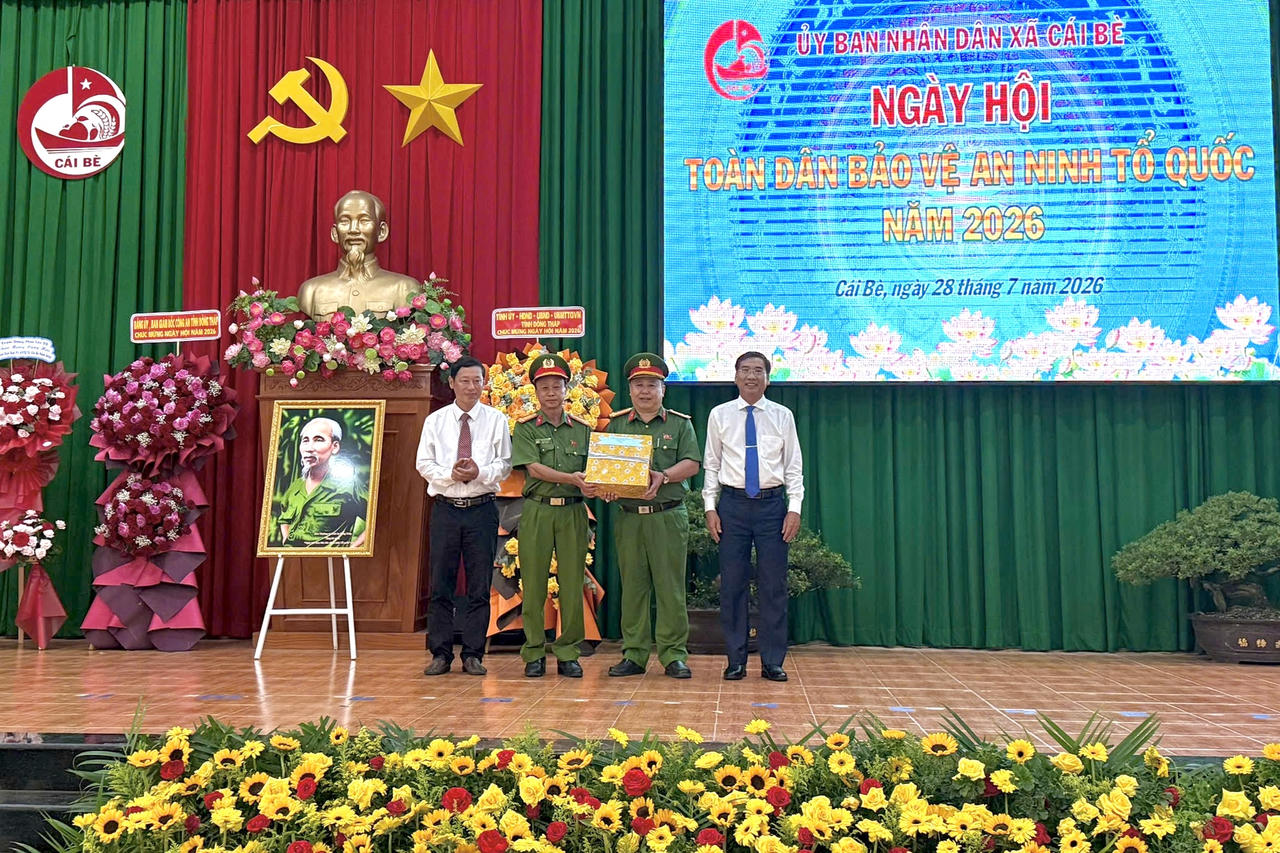 Bí thư Tỉnh ủy Đồng Tháp dự Ngày hội Toàn dân bảo vệ an ninh Tổ quốc xã Cái Bè