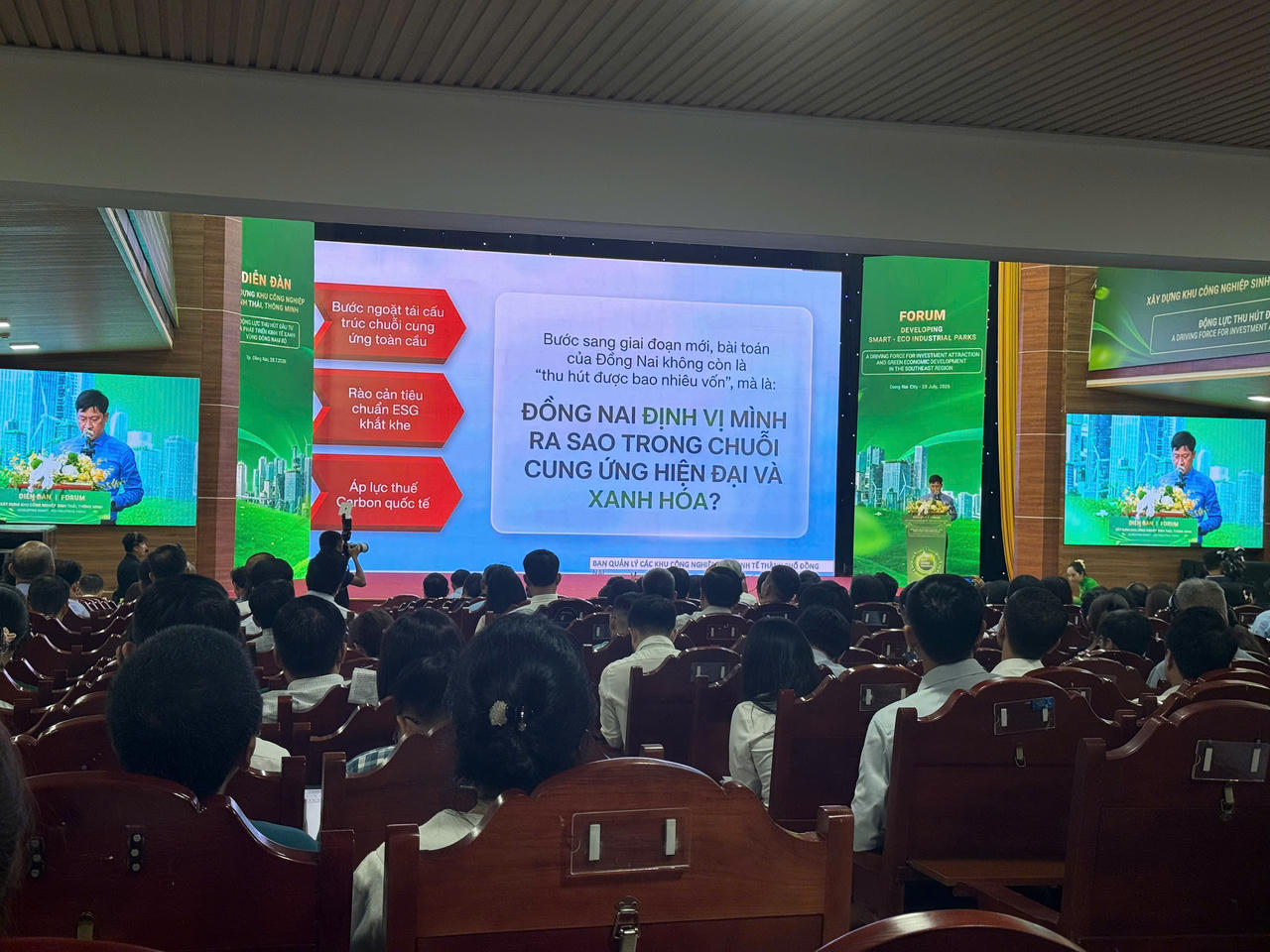 Ông Phạm Việt Phương - Phó Trưởng ban phụ trách Ban quản lý các Khu công nghiệp - Khu kinh tế thành phố Đồng Nai phát biểu tại diễn đàn.  Ảnh: Duy Khương