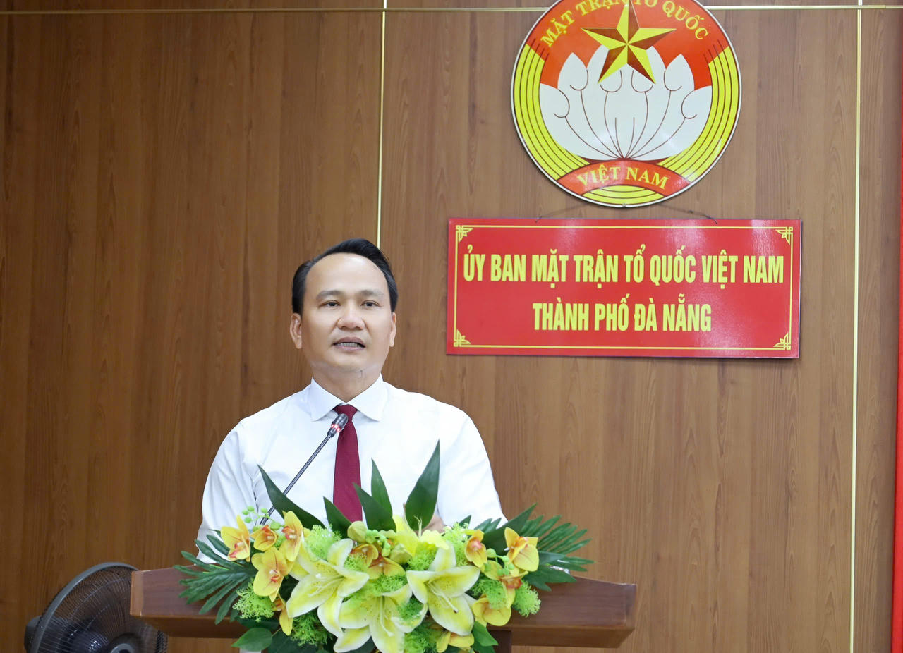 Chủ tịch Ủy ban MTTQ Việt Nam thành phố Nguyễn Đình Vĩnh phát biểu nhận nhiệm vụ