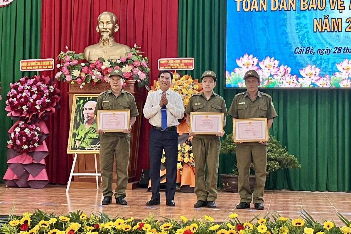 Bí thư Tỉnh ủy Đồng Tháp dự Ngày hội Toàn dân bảo vệ an ninh Tổ quốc xã Cái Bè