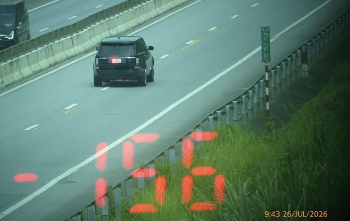 Xử lý tài xế chạy tốc độ 156 km/h trên cao tốc Nội Bài - Lào Cai