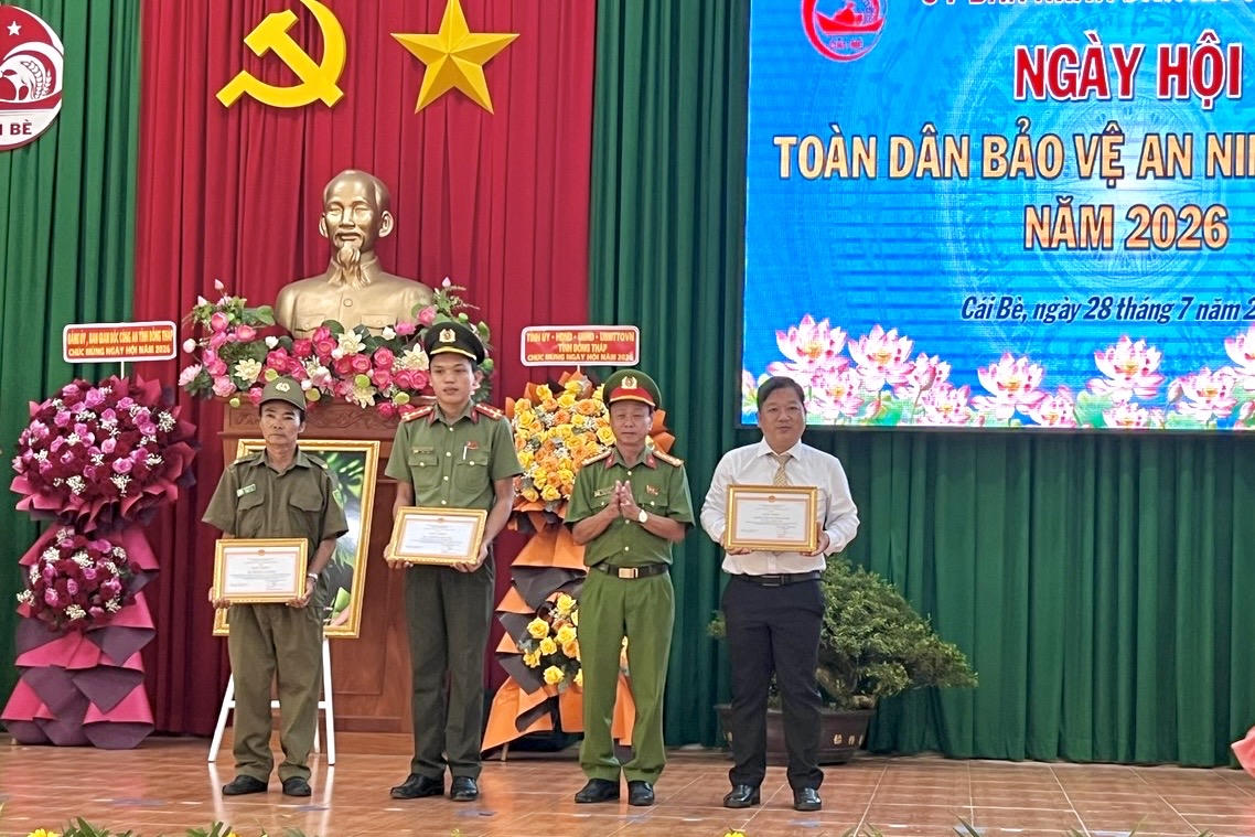 Bí thư Tỉnh ủy Đồng Tháp dự Ngày hội Toàn dân bảo vệ an ninh Tổ quốc xã Cái Bè