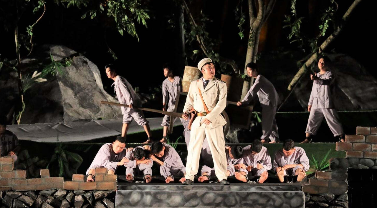 Một cảnh diễn ấn tượng tại chương trình.