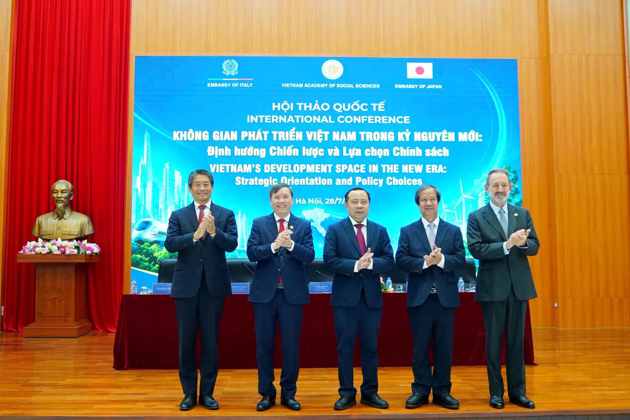 Đổi mới tư duy không gian phát triển để nâng cao năng lực cạnh tranh quốc gia