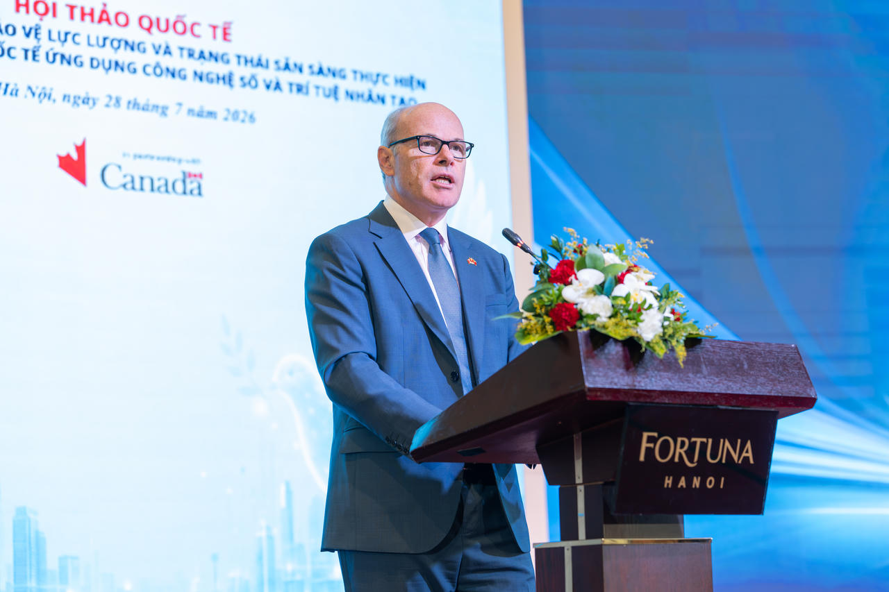 Đại sứ Canada tại Việt Nam Jim Nickel phát biểu.