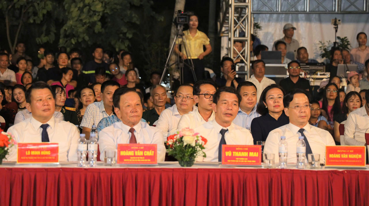 Các đại biểu tham dự chương trình.