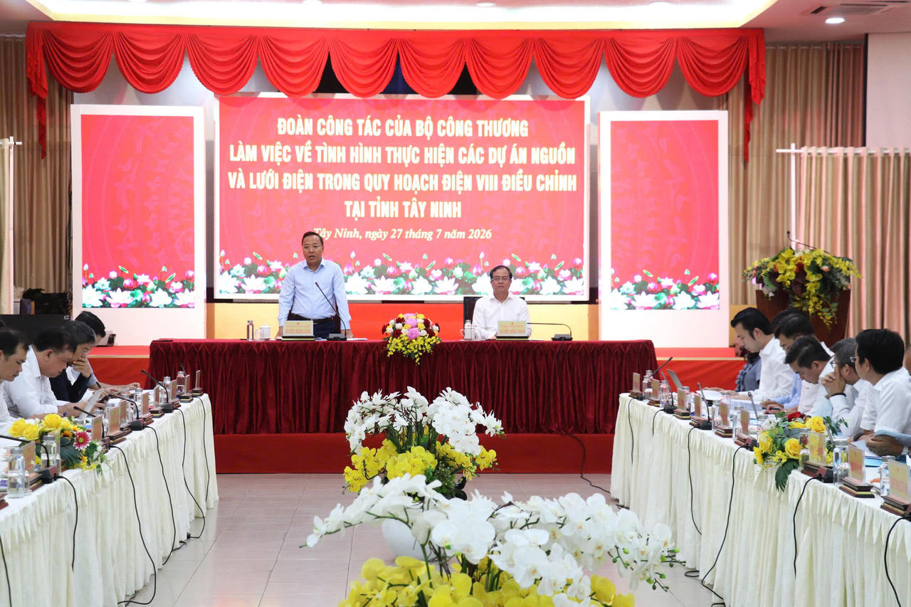 Quang cảnh buổi làm việc của Bộ Công thương với UBND tỉnh Tây Ninh. Ảnh: Lê Lối