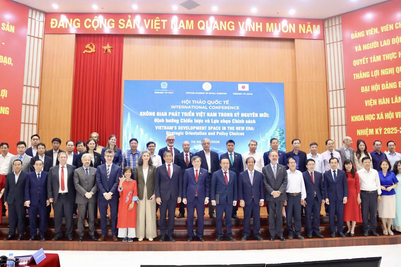 Đổi mới tư duy không gian phát triển để nâng cao năng lực cạnh tranh quốc gia