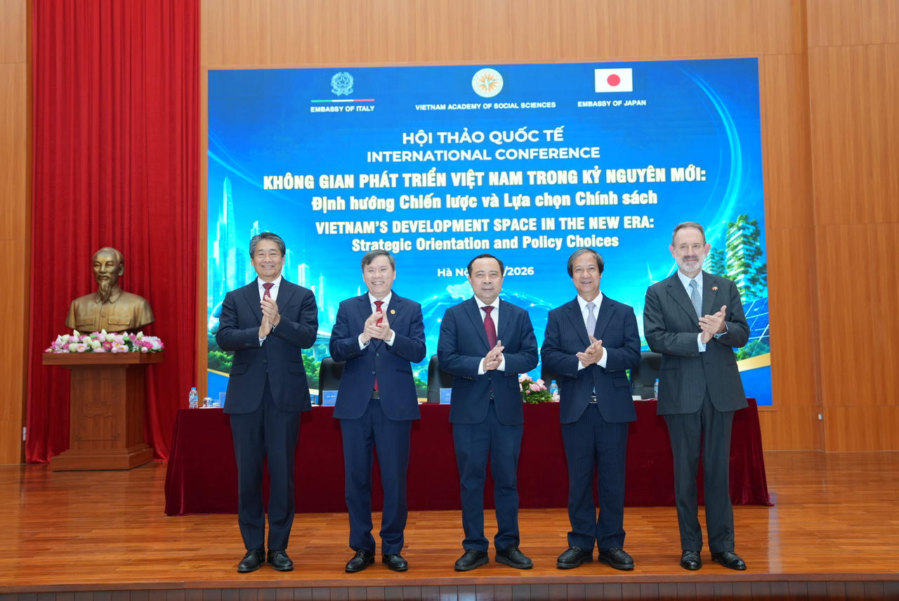 Ban chủ trì Phiên khai mạc Hội thảo. (Ảnh: MST)