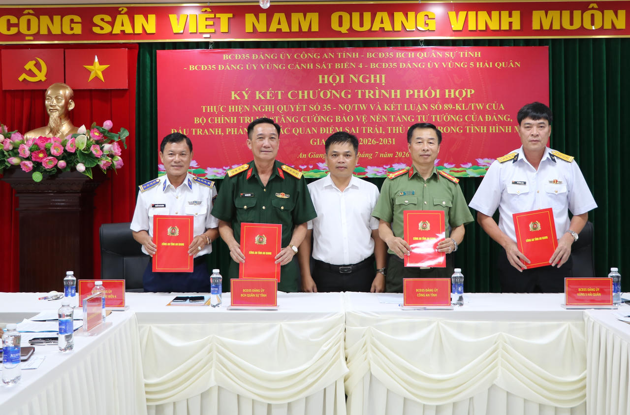 Công an An Giang ký kết phối hợp bảo vệ nền tảng tư tưởng của Đảng trong tình hình mới