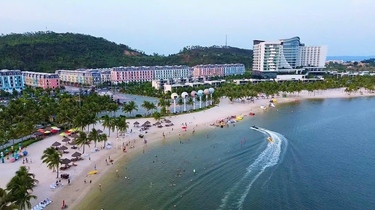 Để phục vụ sự kiện, Dream Dragon Resort - khách sạn 5 sao với 303 phòng hướng biển - được bố trí làm nơi lưu trú cho các thí sinh và Ban tổ chức. (Ảnh Đông Bắc)