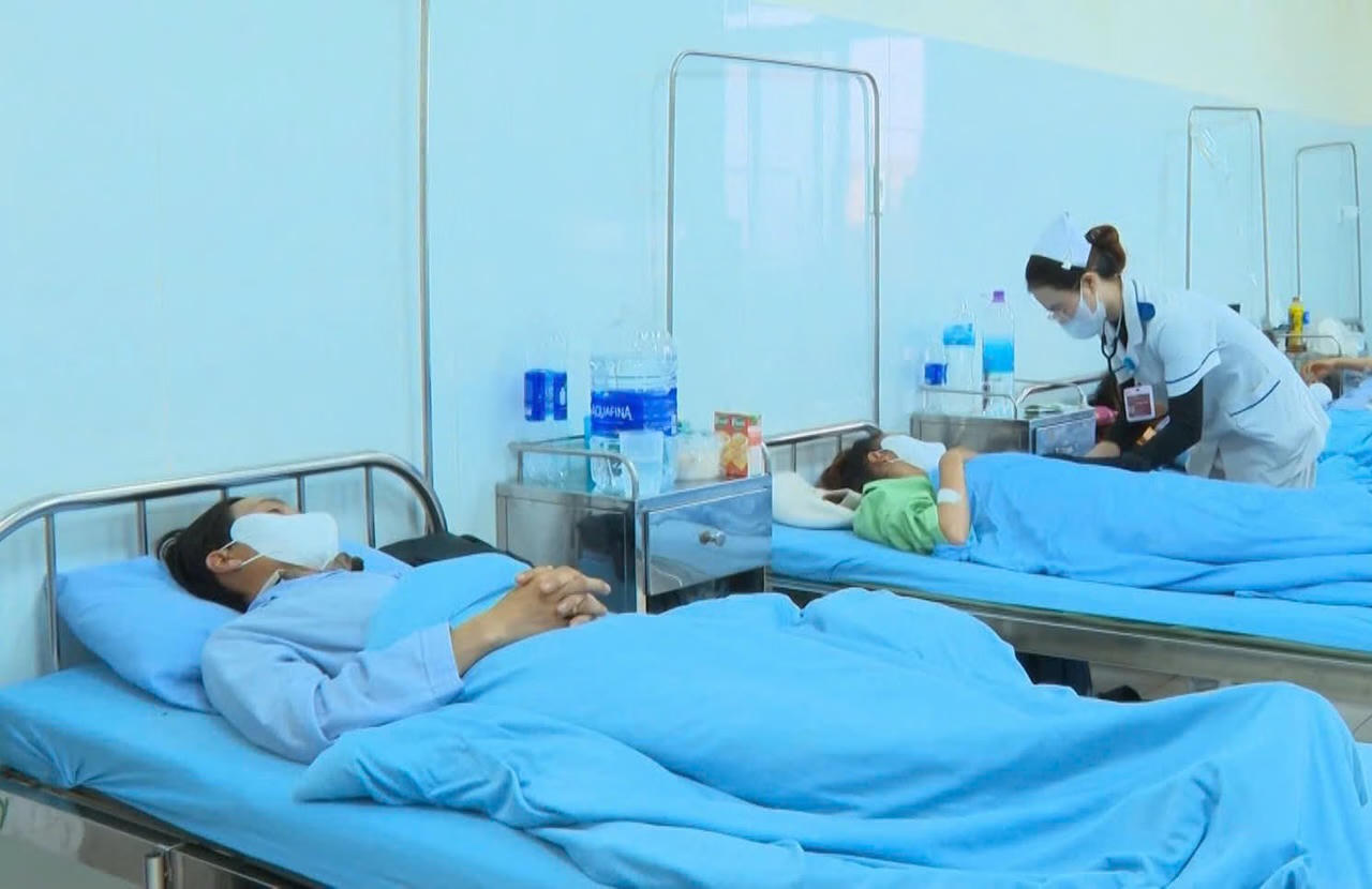 Khẩn trương điều tra, xử lý vụ 84 người nghi ngộ độc bánh mì tại Lâm Đồng