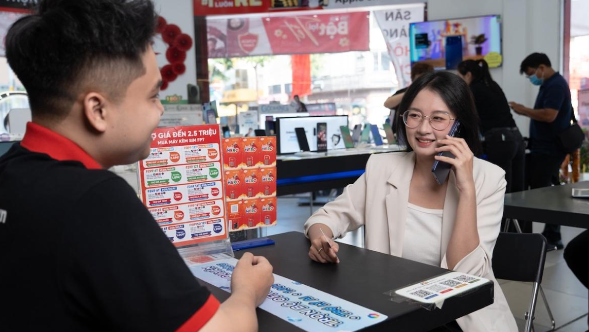 Doanh thu trung bình FPT Shop đạt 2,5 tỷ đồng/cửa hàng/tháng, tăng hơn 34% so với cùng kỳ năm trước. Ảnh: FRT