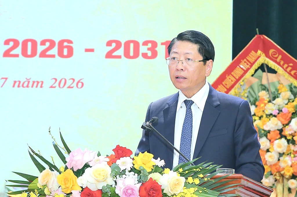 Phó Chủ tịch Thường trực UBND tỉnh Ninh Bình - ông Trần Song Tùng phát biểu tại đại hội (Ảnh: Anh Tuấn/Báo Ninh Bình)